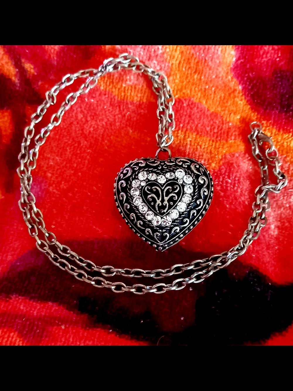 🖤  Crystal Necklace - Picture 4 of 8
